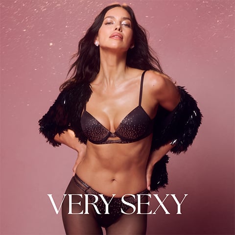 Lezbiyenlar eshaklarni yalayotgan porno video Katta tabiiy kokraklar