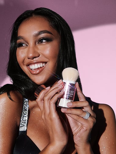 Bombshell Shine - Bombshell Shine Diva Dust Face & Body Shimmer Powder, image 2