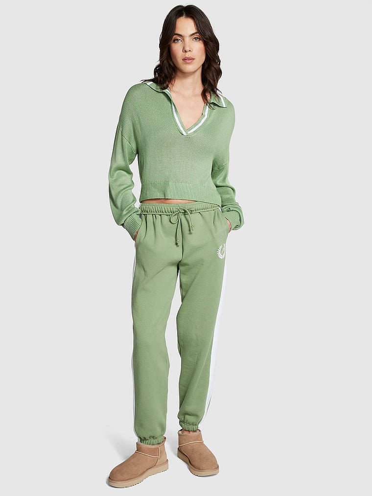 PINK Ivy Fleece Relaxed Sweatpants, Wild Grass Green, onModelSide, 1 of 4