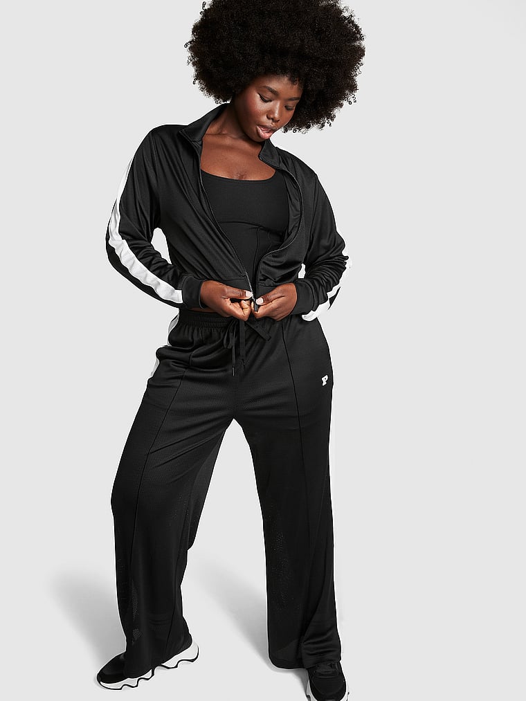 PINK Mesh Tech Cropped Full-Zip Jacket, Pure Black, onModelSide, 4 of 4 Fanta is 5'11" or 180cm and wears Medium