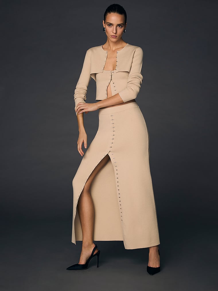 Victoria's Secret, Atelier Victoria's Secret x Altuzarra Atelier Victoria's Secret X Altuzarra Fine-Knit Hook & Eye Cropped Cardigan, SANDSTONE, onModelSide, 4 of 5