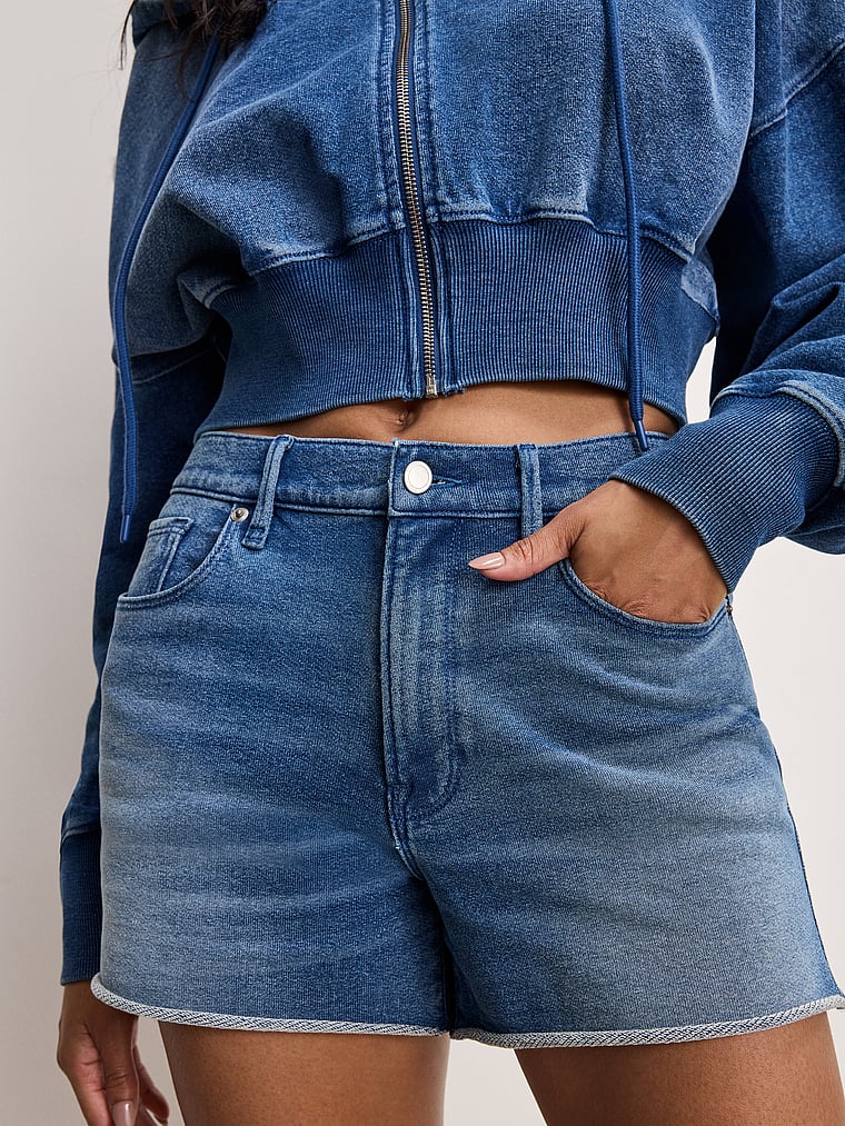 Victoria's Secret, Good American Jeanius Good 90s Short, Indigo, onModelFront, 1 of 4
