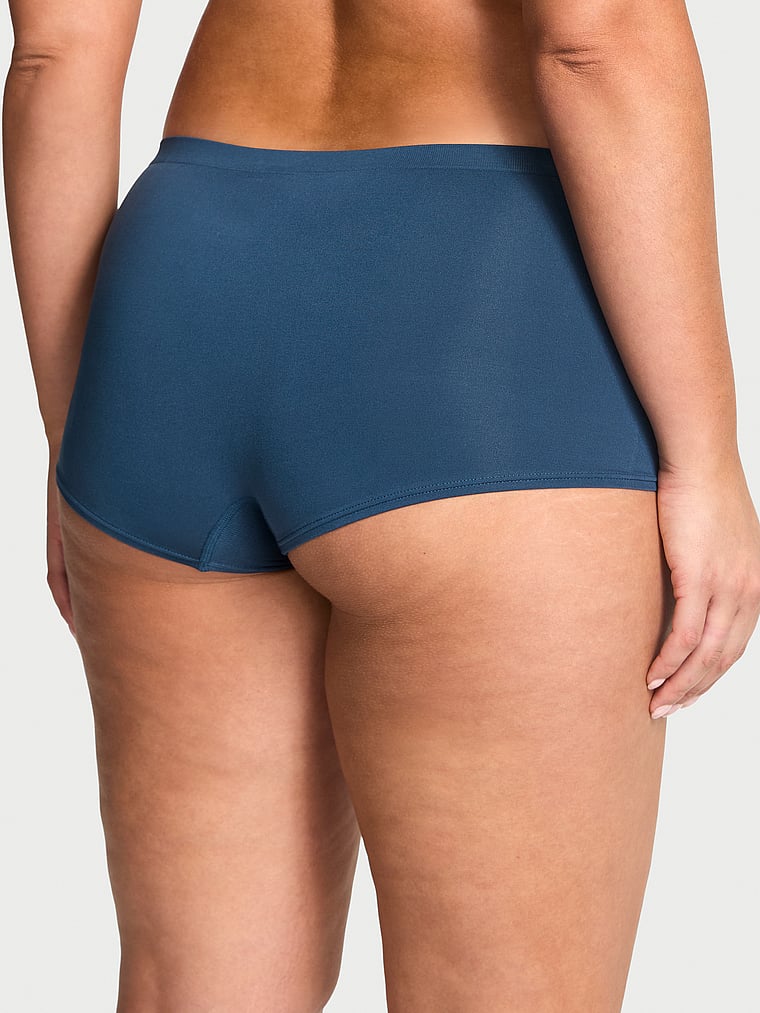Victoria's Secret, Seamless Seamless Boyshort Panty, Midnight Sea, onModelBack, 2 of 3 Lorena is 5'9" or 175cm and wears Large