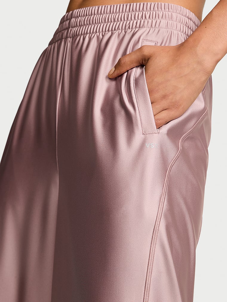 Victoria's Secret, VSX VSX GlossyTech™ Wide-Leg Pant, French Mauve, detail, 5 of 5 Nikita  is 5'10" or 178cm and wears Small