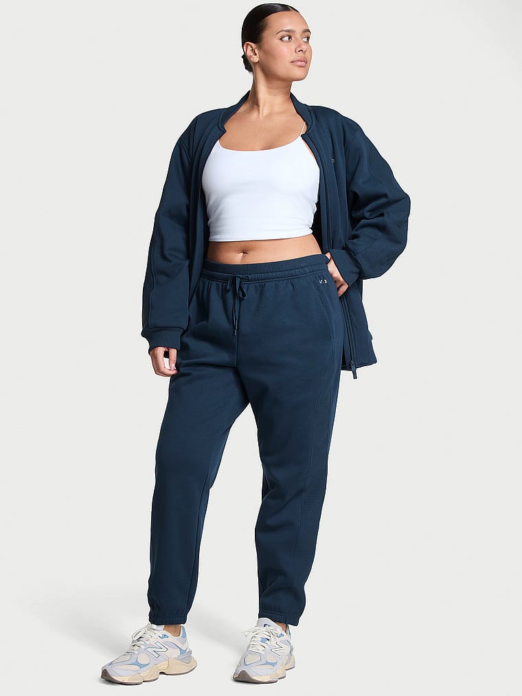 Victoria's Secret, VSX VSX Movement Fleece Relaxed Jogger, Impact Blue, onModelFront, 3 of 5 Karmi is 5'10" or 178cm and wears Large