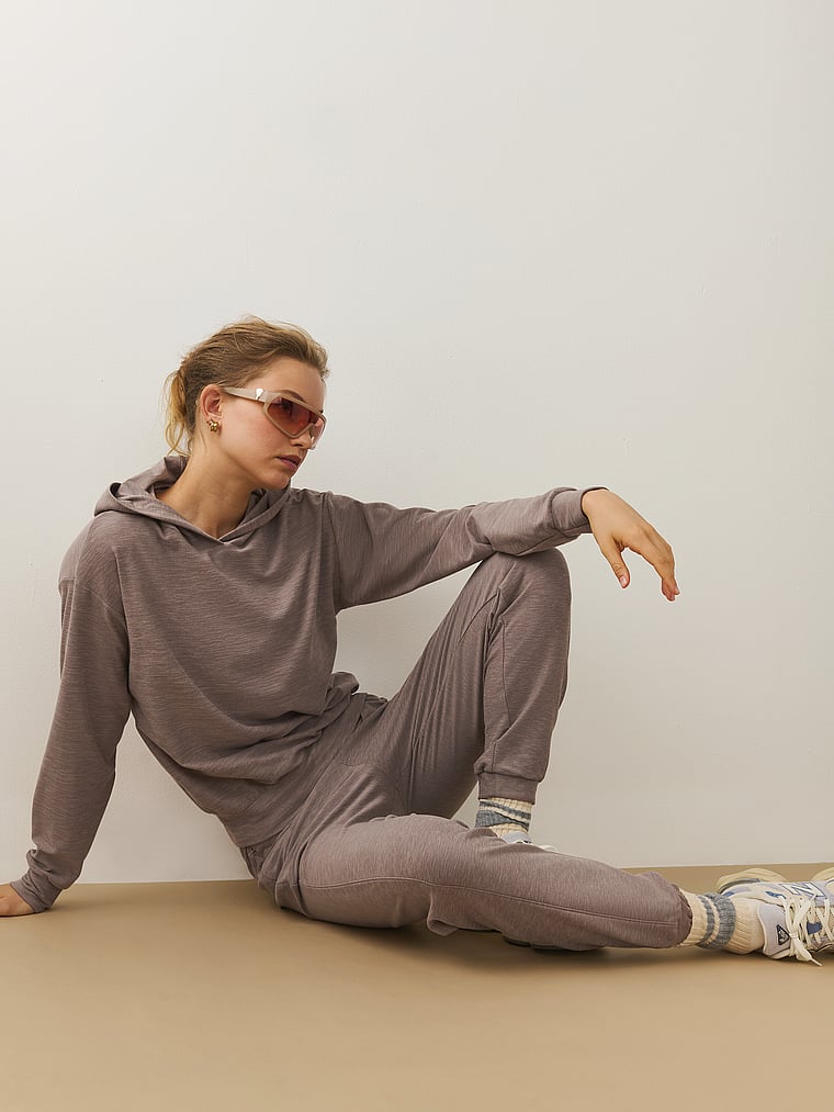 Victoria's Secret, VSX VSX LUXMarl™ Jogger Pant, Heather Candlelight Rose, onModelSide, 4 of 4 Lotta is 5'10" or 178cm and wears Small