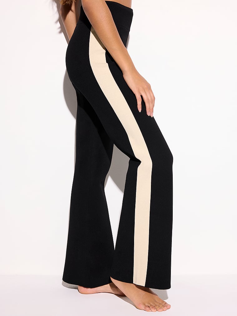 Victoria's Secret, Spiritual Gangster Blake Wide Leg Pant, Black, onModelSide, 3 of 4