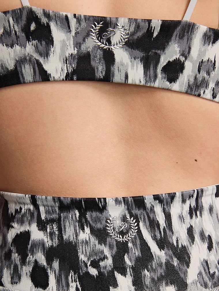 PINK PINK Relay™ Leggings, Snow Leopard Foil, detail, 3 of 4 Taylor is 5'8" or 173cm and wears Small