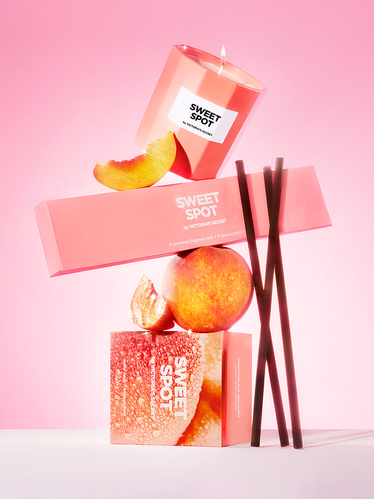 Victoria's Secret All Dressed Up Candle - Thumbnail 2