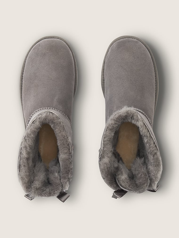 light pink bailey bow uggs