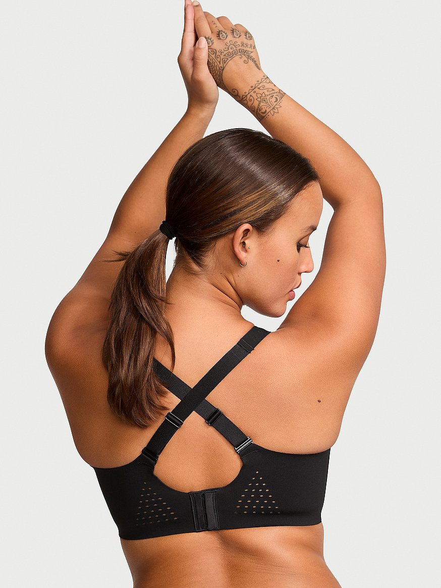 The ladies are fully supported in my @victoriasecret Featherweight Max  Sports Bra. #VSPartner