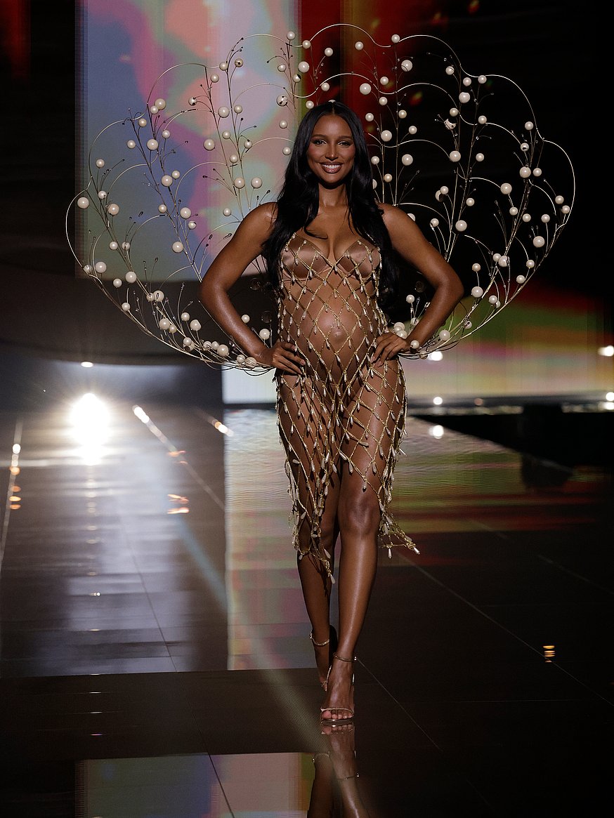 Smooth Lightly Lined Plunge Demi Bra