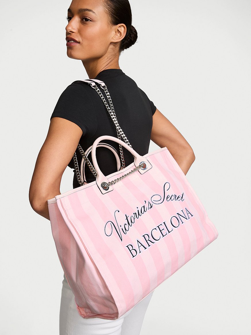 Victoria's Secret Dubai限定　トート　ビーチバッグ　新作 Buy City Exclusive Tote Bag, Heritage Stripe Barcelona - Order